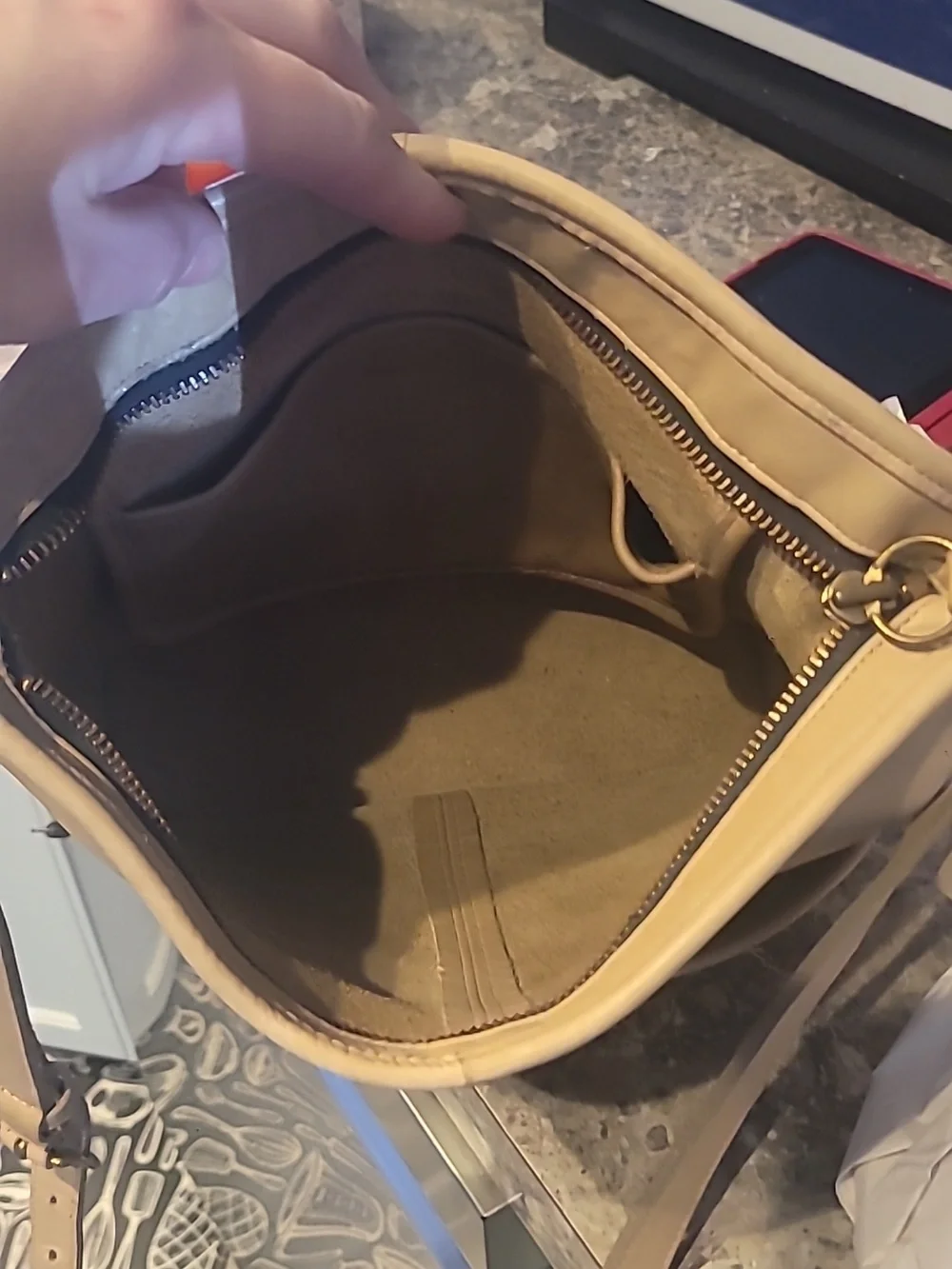 Coach Neutral Beige Leather Shoulder Hobo Bucket Crossbody Bag Purse W/ Gold Tag